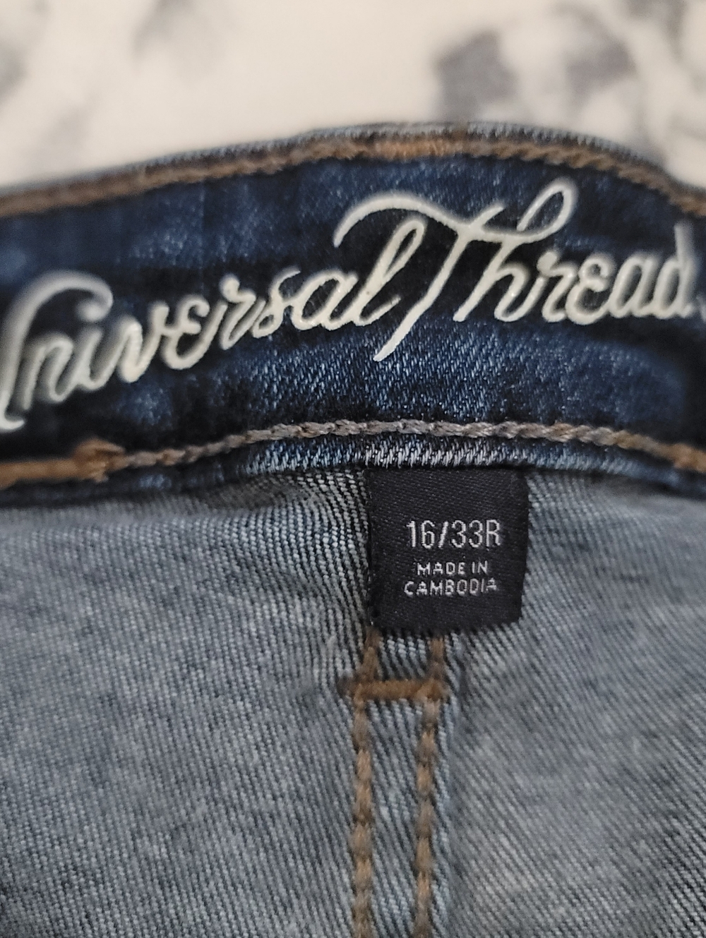 Universal Thread Women's Slim Straight Blue Jeans Size 16 / 38 - Picture 3 of 6